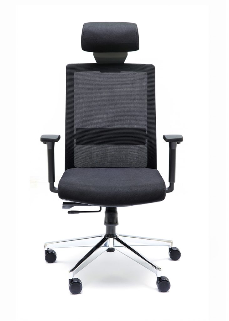 Sillas NIZA B CB con cabecero respaldo negro asiento tapizado en color negro apoyo lumbar base cromada elevacion